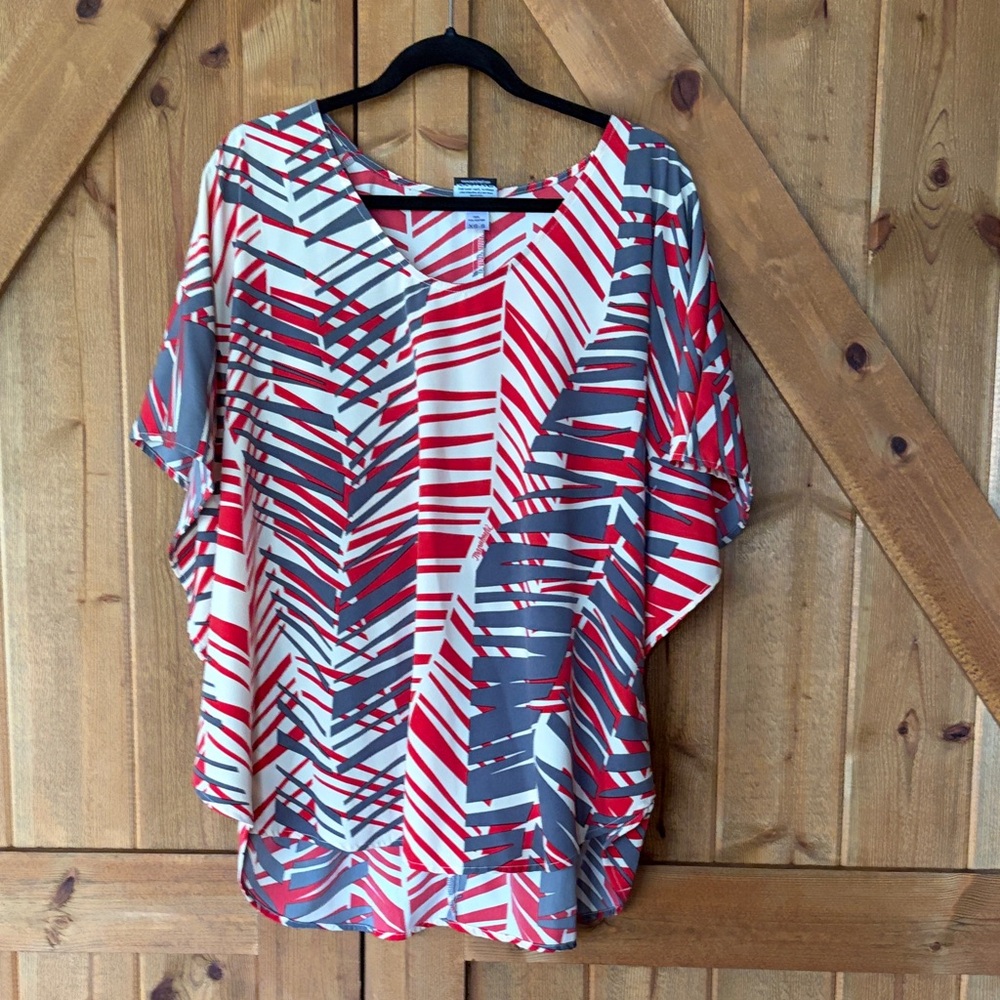 Manuhealii Red Gray & Cream Geometric V-Neck Dolman Top